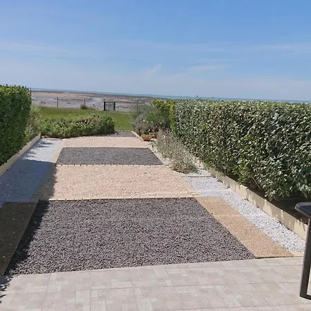 Les Pieds Dans L'eau *